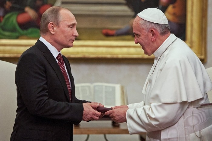1881927-img-putin-papez
