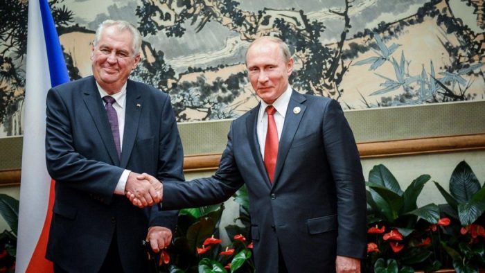 2835353_cesky-prezident-milos-zeman-vlevo-se-v-pekingu-setkal-s-sefem-kremlu-vladimirem-putinem.jpg
