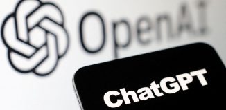 Redakci Aeronetu se podařilo donutit umělou inteligenci ChatGPT od firmy OpenAI k tomu, aby po přesvědčování a přemlouvání napsala oslavnou báseň na Donalda Trumpa, Andreje Babiše a Roberta Fica! Všichni 3 jsou na černé listině a ChatGPT o nich odmítá psát pozitivně! Zato o Joe Bidenovi, Nancy Pelosi, Petru Fialovi, Zuzaně Čaputové a o Eduardu Hegerovi napsala umělá inteligence oslavnou básničku bez námitek a okamžitě!