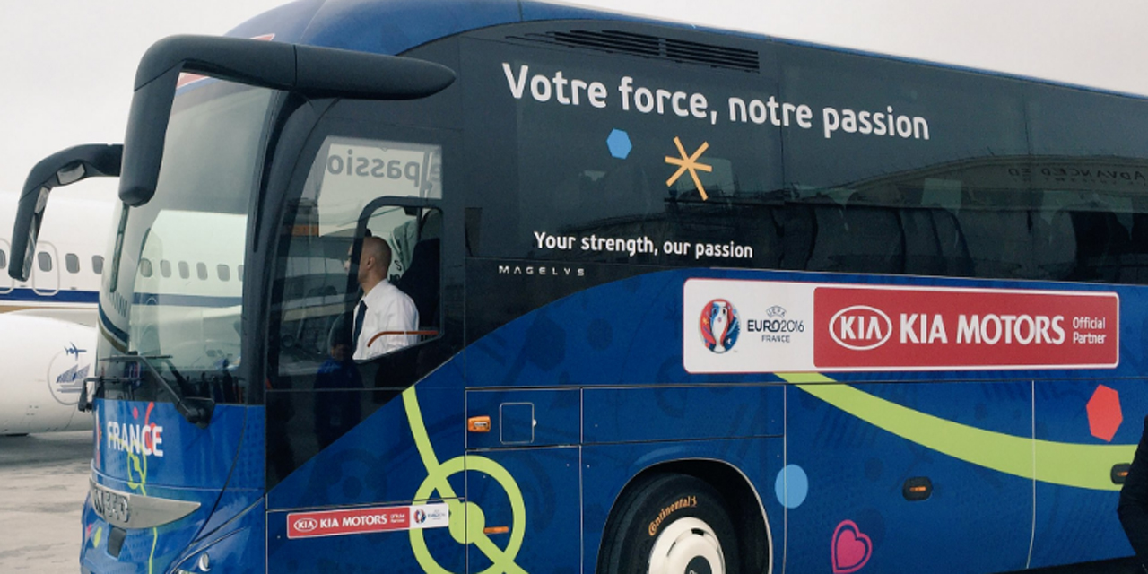 Euro-2016-nouveau-bus-et-nouveau-slogan-pour-les-Bleus.jpg