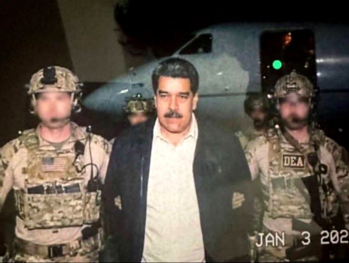 MaduroDEAairportFeat