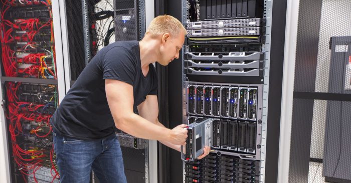 Rack-server-and-blade-server-together.jpg