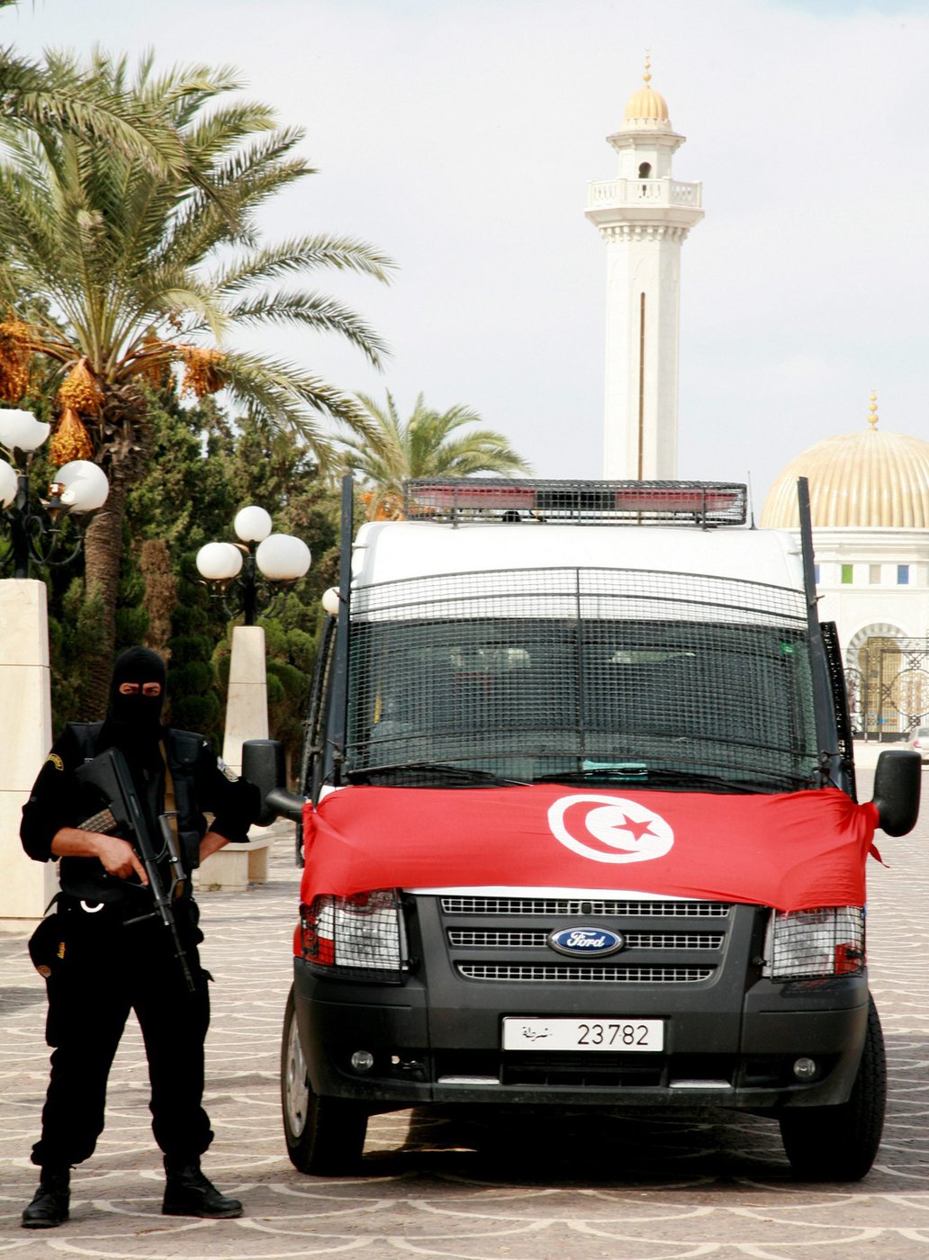 Youth with backpack of explosives arrested at Bourguiba mausoleum in Tunisia